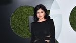 10 Gaya Seksi dan Elegan Kylie Jenner Sepanjang 2015
