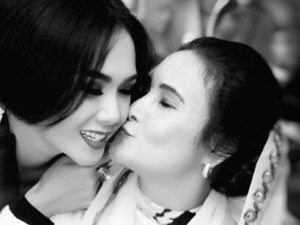 Cara Selebriti Ungkap Kasih Sayang di Hari Ibu