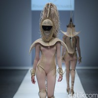 Rinaldy A Yunardi Dewi Fashion Knight Jakarta Fashion Week 2016 at Senayan City. Jakarta. [Foto: Mohammad Abduh/Wolipop]