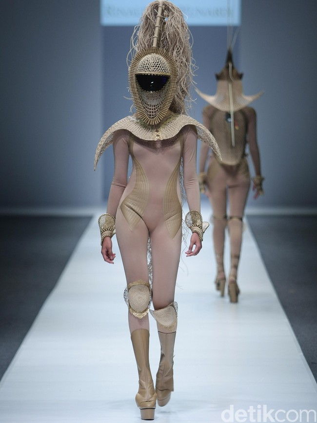 Rinaldy A Yunardi Dewi Fashion Knight Jakarta Fashion Week 2016 at Senayan City. Jakarta. [Foto: Mohammad Abduh/Wolipop]