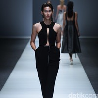 Peggy Hartanto Dewi Fashion Knight Jakarta Fashion Week 2016 at Senayan City. Jakarta. [Foto: Mohammad Abduh/Wolipop]