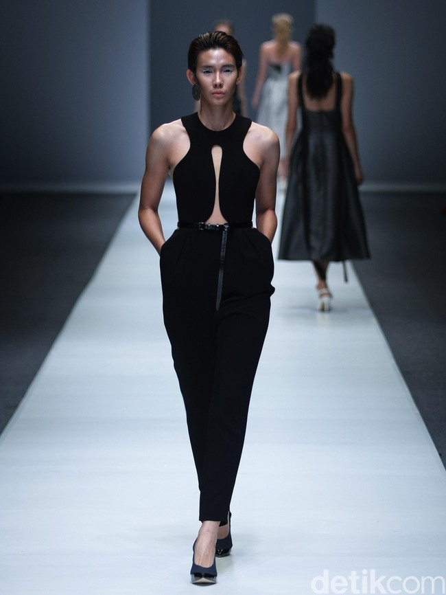 Peggy Hartanto Dewi Fashion Knight Jakarta Fashion Week 2016 at Senayan City. Jakarta. [Foto: Mohammad Abduh/Wolipop]