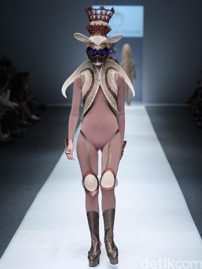 Rinaldy A Yunardi Dewi Fashion Knight Jakarta Fashion Week 2016 at Senayan City. Jakarta. [Foto: Mohammad Abduh/Wolipop]