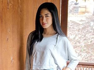Lengan Kena Kotoran Burung, Ochi Rosdiana Nangis Kejer