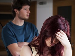 15 Tanda Pasanganmu Melakukan Gaslighting, Nomor 5 Sering Tak Disadari!