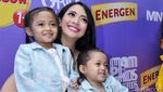 Kebersamaan Ririn Dwi Ariyanti dan Dua Putrinya