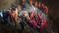 Hingga Selasa (22/12/2015), sedikitnya 81 orang dinyatakan masih hilang usai longsor menerjang kawasan tersebut. Stringer/Reuters/detikcom. 