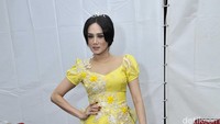 Penampilan Mulan saat mengisi sebuah acara di Taman Mini, Jakarta Timur, Selasa (22/12/2015) malam. Pool/Noel/detikFoto.