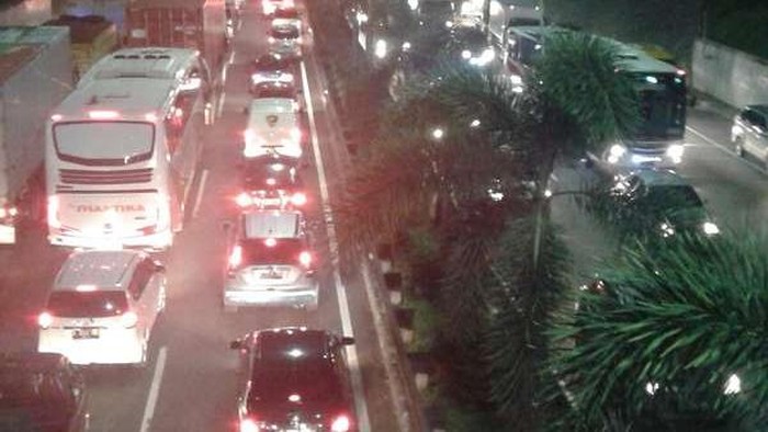 Tol JORR Padat Merayap, Macet Hingga 5 Km