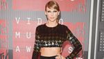 10 Penampilan Memesona Taylor Swift Sepanjang 2015