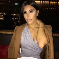 Kamilla OsmanKamilla Osman adalah fashion blogger dan penyanyi asal Kanada. Disebut mirip Kim, ia mengaku pernah menjalani operasi plastik dua kali tapi tak bermaksud untuk terlihat seperti ibu empat anak itu. Kamilla pernah berkencan dengan mantan pacar Kylie, Tyga.Foto: Kamilla Osman