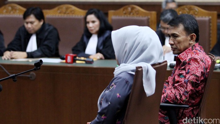 Sidang Gatot-Evy, Iwan Dicecar Soal Duit THR yang Disebut untuk Kejaksaan