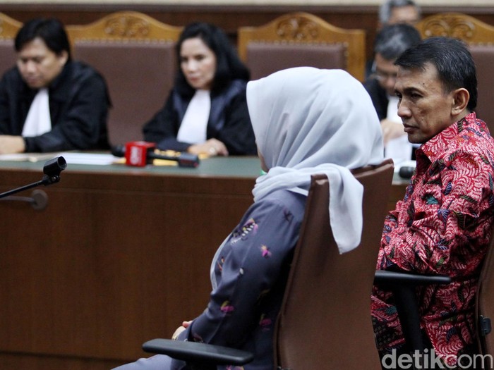 Gatot dan Evy Didakwa Jadi Penyandang Dana Suap ke Hakim PTUN Medan
