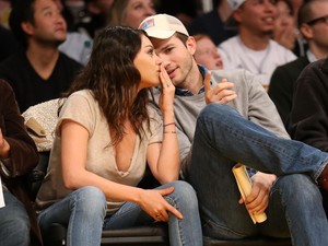 Ashton Kutcher Akhirnya Bicara Soal Pernikahan Rahasia dengan Mila Kunis