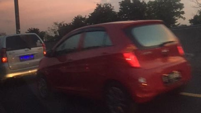 Cikampek Macet Parah, Polisi Berlakukan Contra Flow di KM 35