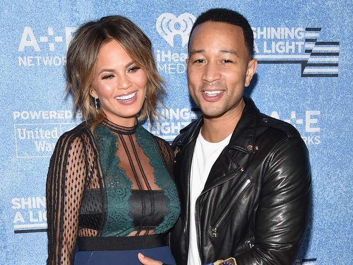 John Legend dan Istri akan Punya Anak Perempuan