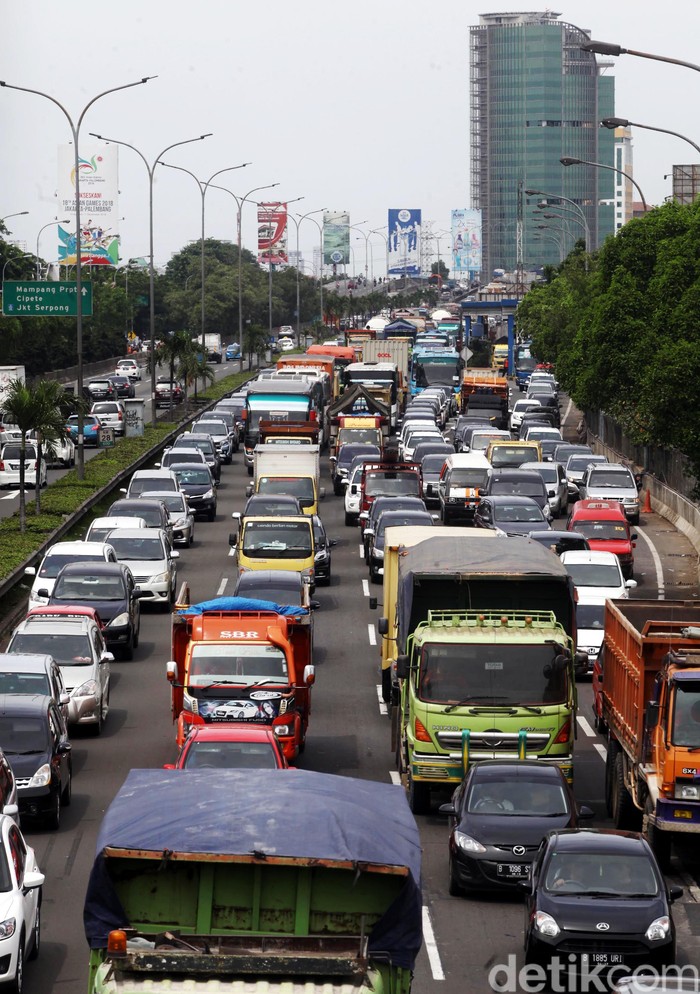 Imbas GBK Padat Acara, Pancoran Arah Semanggi Macet 8 Km