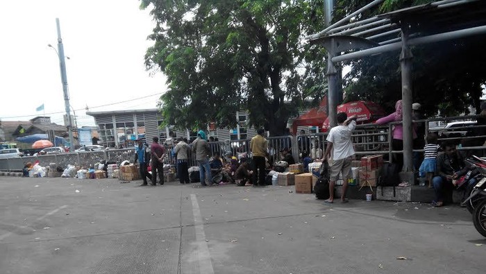 Libur Natal dan Tahun Baru, Bus-bus Telat dan Penumpang Menumpuk di Pulogadung