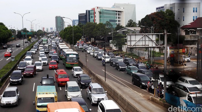 Urai Kemacetan, Contra Flow Akan Diberlakukan di Tol Cikampek
