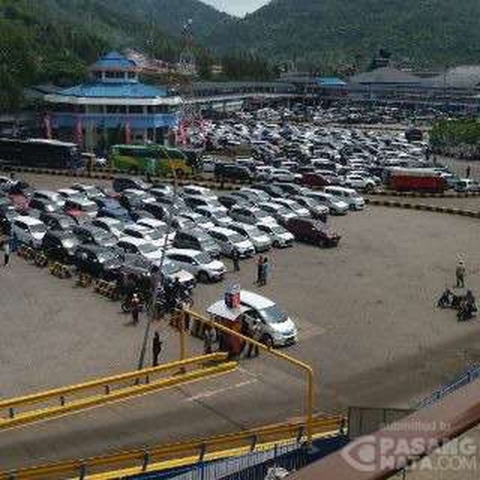 Info Terbaru di Merak, Begini Antrean Panjang Disesaki Mobil Pribadi