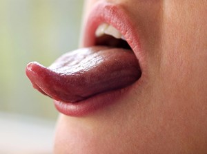 Sudah Pernah Cek? Perubahan di Lidah Seperti Ini Bisa Jadi Tanda Kolesterol Tinggi