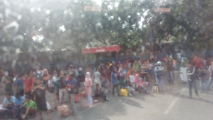 Penumpang Menumpuk di Terminal Kp Rambutan, Bus Telat Datang karena Macet