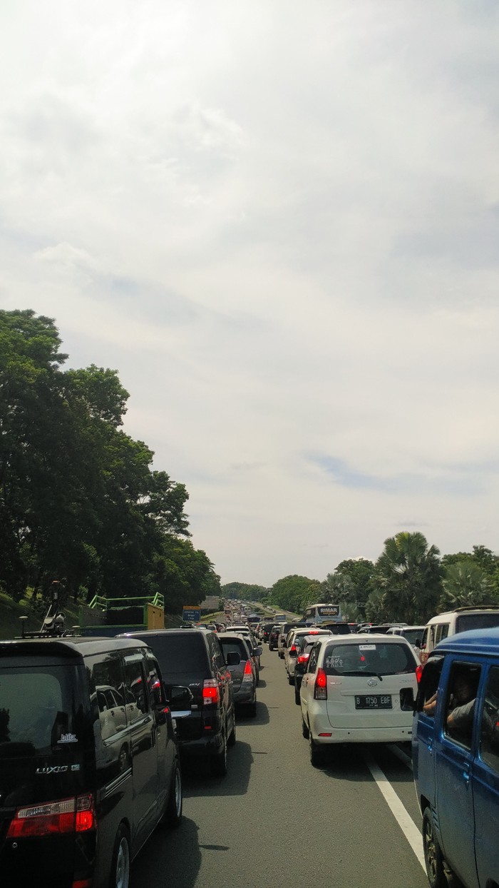 Bekasi-Bogor Via Tol 4 Jam Plus Keluar Gerbang Tol Bogor Macet 3 Km