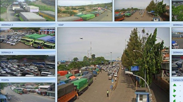 Libur Panjang, Antrean Kendaraan di Pelabuhan Merak Mengular