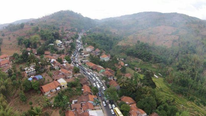 Pengendara Membeludak, Nagreg Arah Tasikmalaya Macet