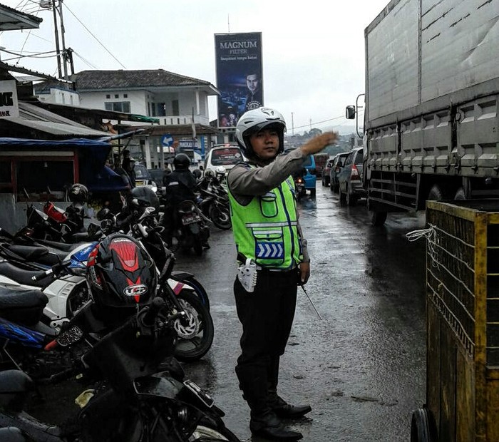 Kendaraan Korban Pengalihan Arus Puncak Sesaki Sukabumi, ini Situasinya