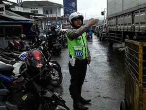 Kendaraan Korban Pengalihan Arus Puncak Sesaki Sukabumi, ini Situasinya