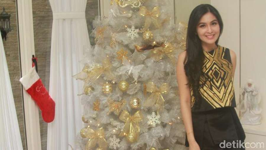 Sambut Natal Sandra Dewi Sumringah Banget!