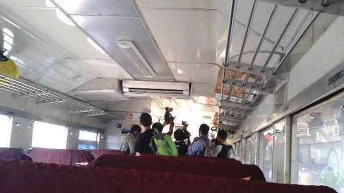 Gerbong Kereta Api Gaya Baru Terbakar di Stasiun Senen