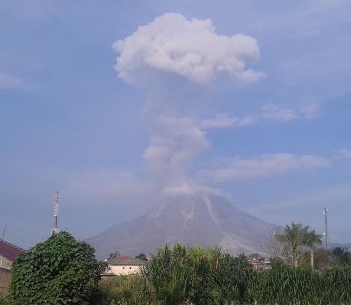 Gunung Sinabung Erupsi 4 Kali, Warga Diminta Waspada