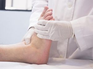 Niat Raup Uang Asuransi, Pria Nekat Rendam Kaki di Es Hingga Diamputasi