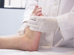 Niat Raup Uang Asuransi, Pria Nekat Rendam Kaki di Es Hingga Diamputasi