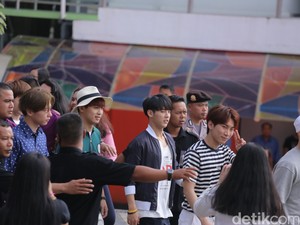 Nggak Bisa Kalem karena Sedekat Ini dengan BTOB di Funland!