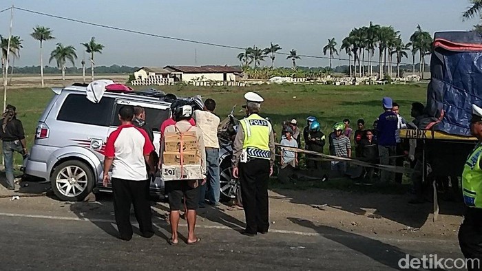 Kronologi Kecelakaan Maut APV Berisi 12 Orang yang Tabrak Truk di Subang