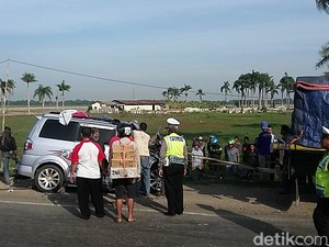 Kronologi Kecelakaan Maut APV Berisi 12 Orang yang Tabrak Truk di Subang