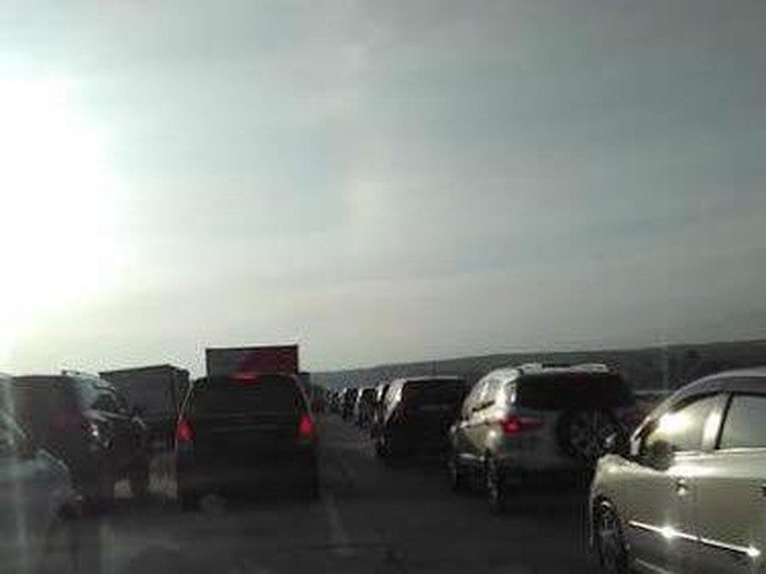 Masih Belum Nyerah, Pengendara Kena Macet Parah di KM 75 Tol Cipali
