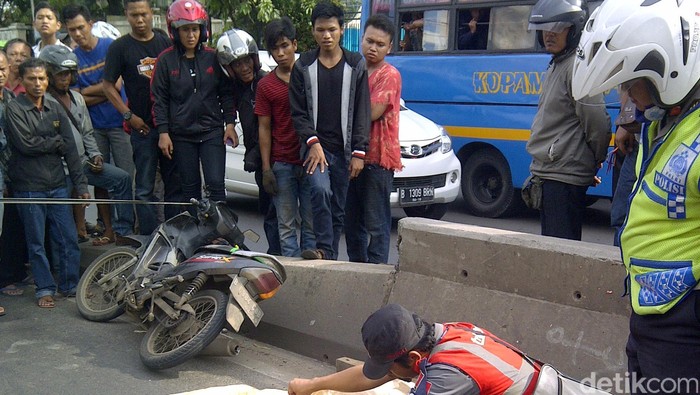 Kecelakaan dengan Bus TransJ, Pemotor Tewas di Layang Pesing
