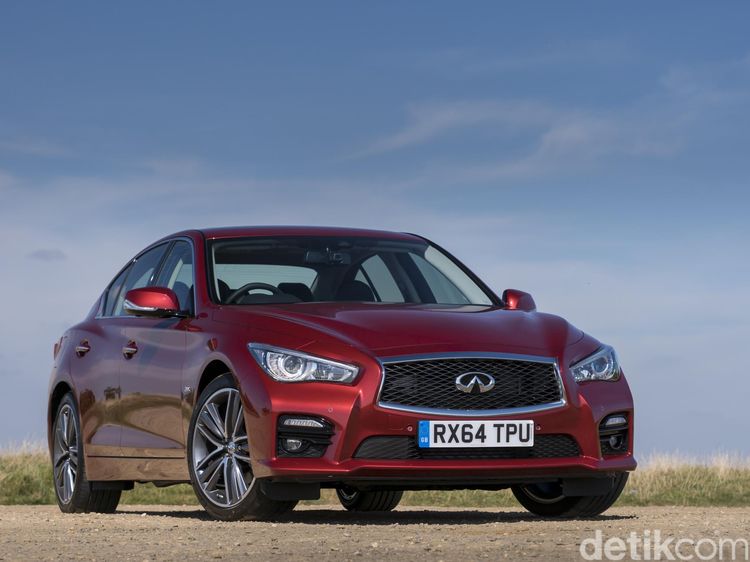 Seksi dan Garang Infiniti Q50