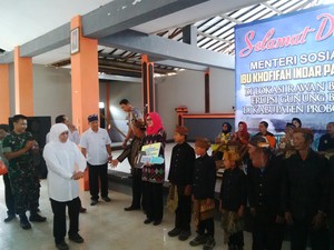 Mensos Khofifah Kunjungi Petani di Lereng Bromo yang Gagal Panen Kentang