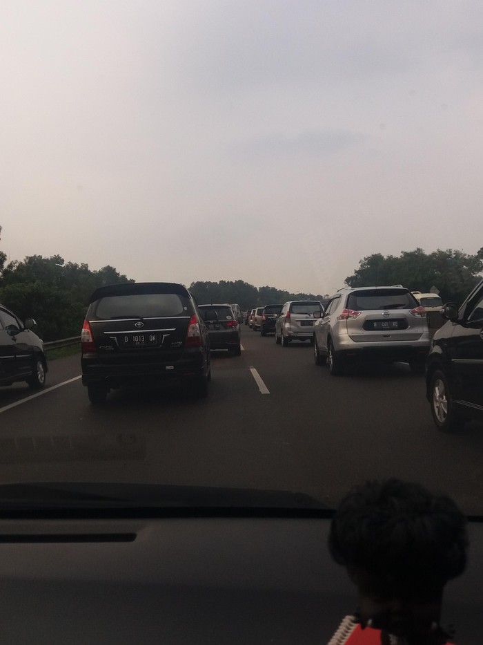 Lalin di Cipularang arah Jakarta Merayap Jelang Rest Area KM 72