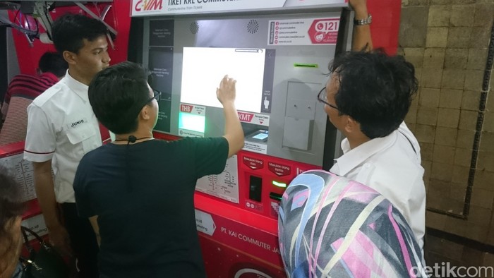 Vending Machine di Stasiun Pocin Belum Banyak Digunakan Penumpang KRL