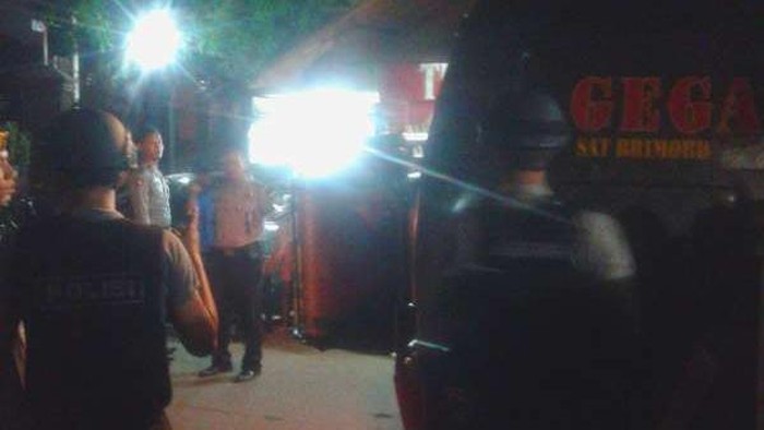 Gegana Periksa Tas Mencurigakan di Rumah Warga di Pondok Aren