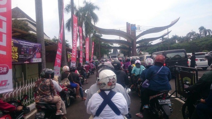 Libur Panjang, TMII dan Monas Disesaki Pengunjung