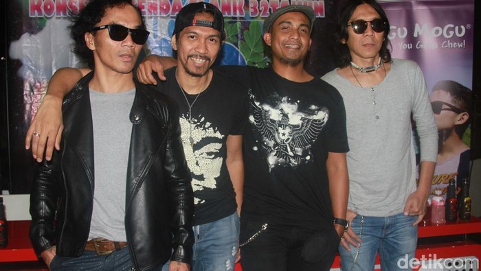 Slank Gelar Konser Intim di HUT ke-32