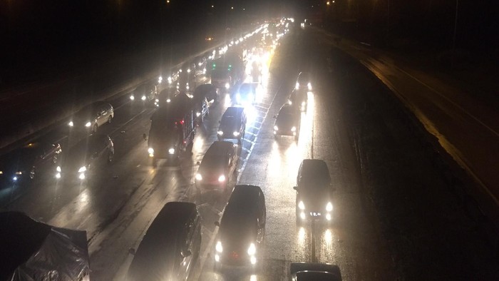 Tol Cikampek Macet Hingga Cikarang Utama, Kecepatan Mobil 30 Km/Jam