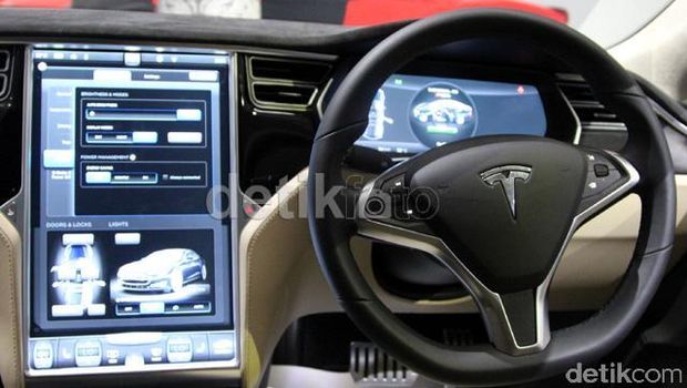 Arifin Putra Fans Berat Mobil Listrik Tesla